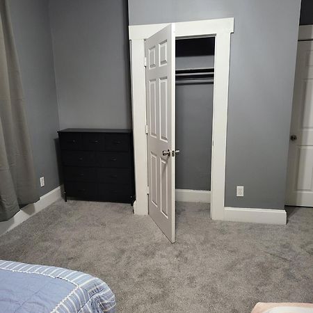 Guest Room With Two Double Beds In Columbus Oh, Airport Location Buitenkant foto