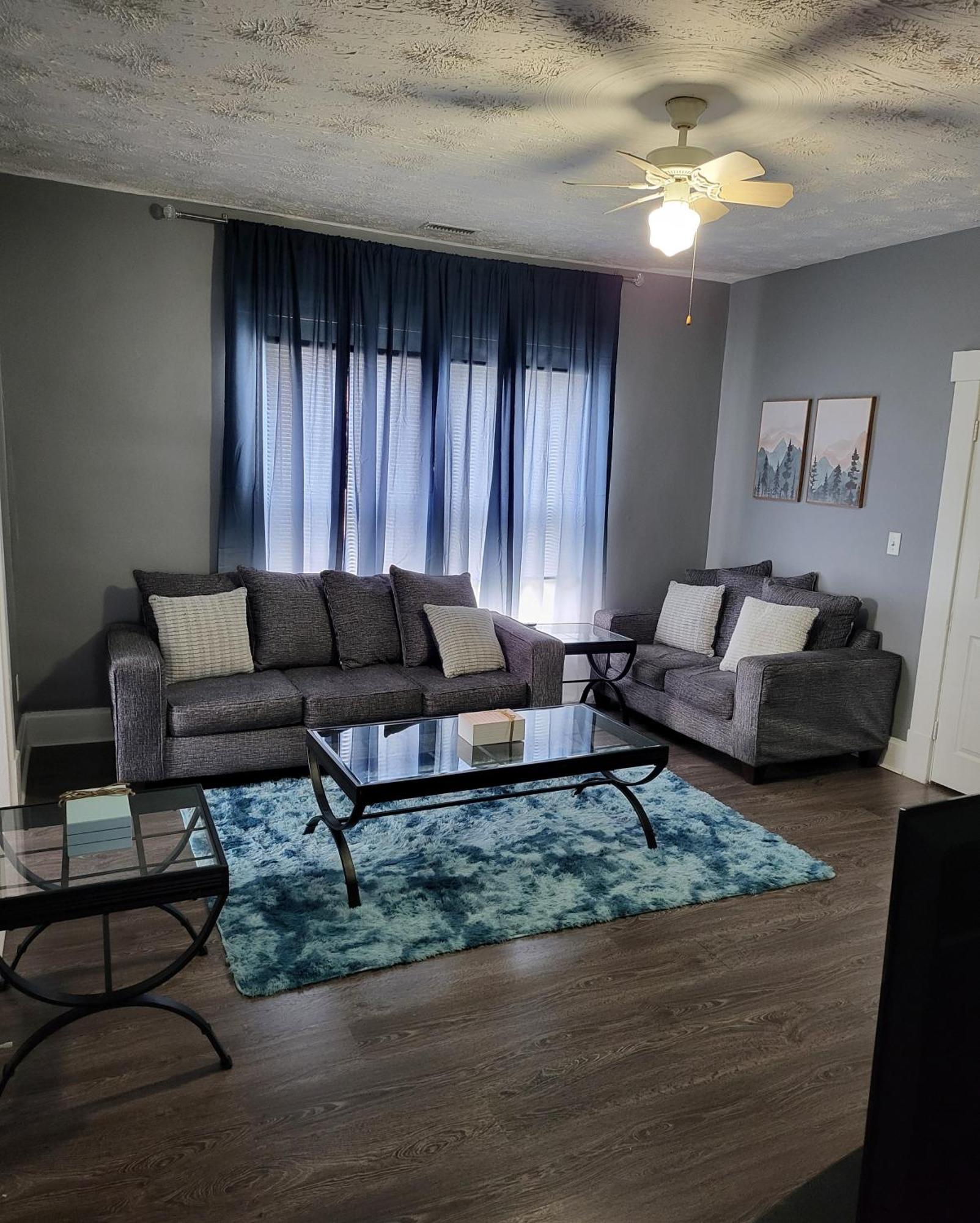 Guest Room With Two Double Beds In Columbus Oh, Airport Location Buitenkant foto